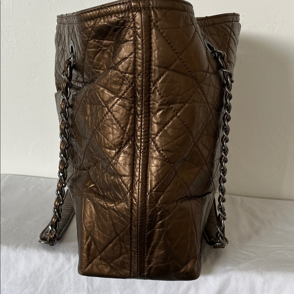 CHANEL Metallic Brown Quilted Calfskin Leather “Moscow” Tote with Chain Straps - Picture 4 of 14